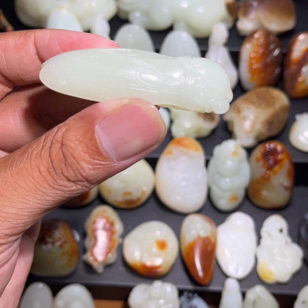 缘***生和田玉未镶嵌颈饰