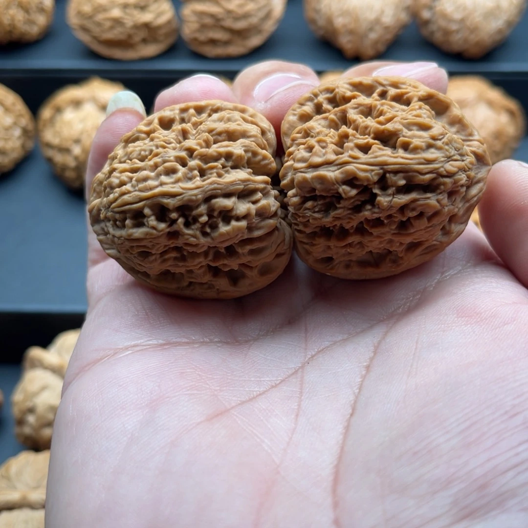 文玩核桃吊坠嗨****?老树南疆石38老头，298