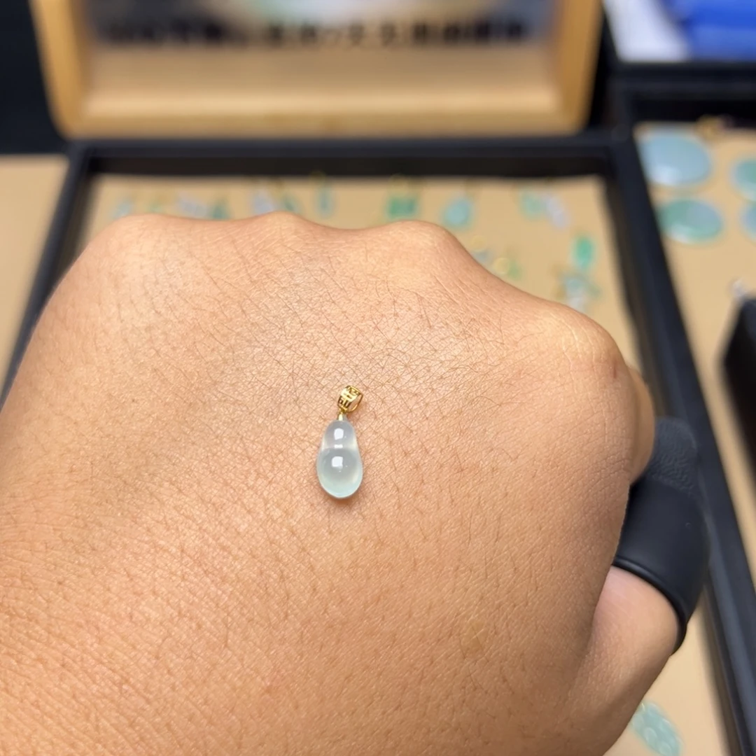 翡翠18K金镶嵌吊坠(不含链)豆子