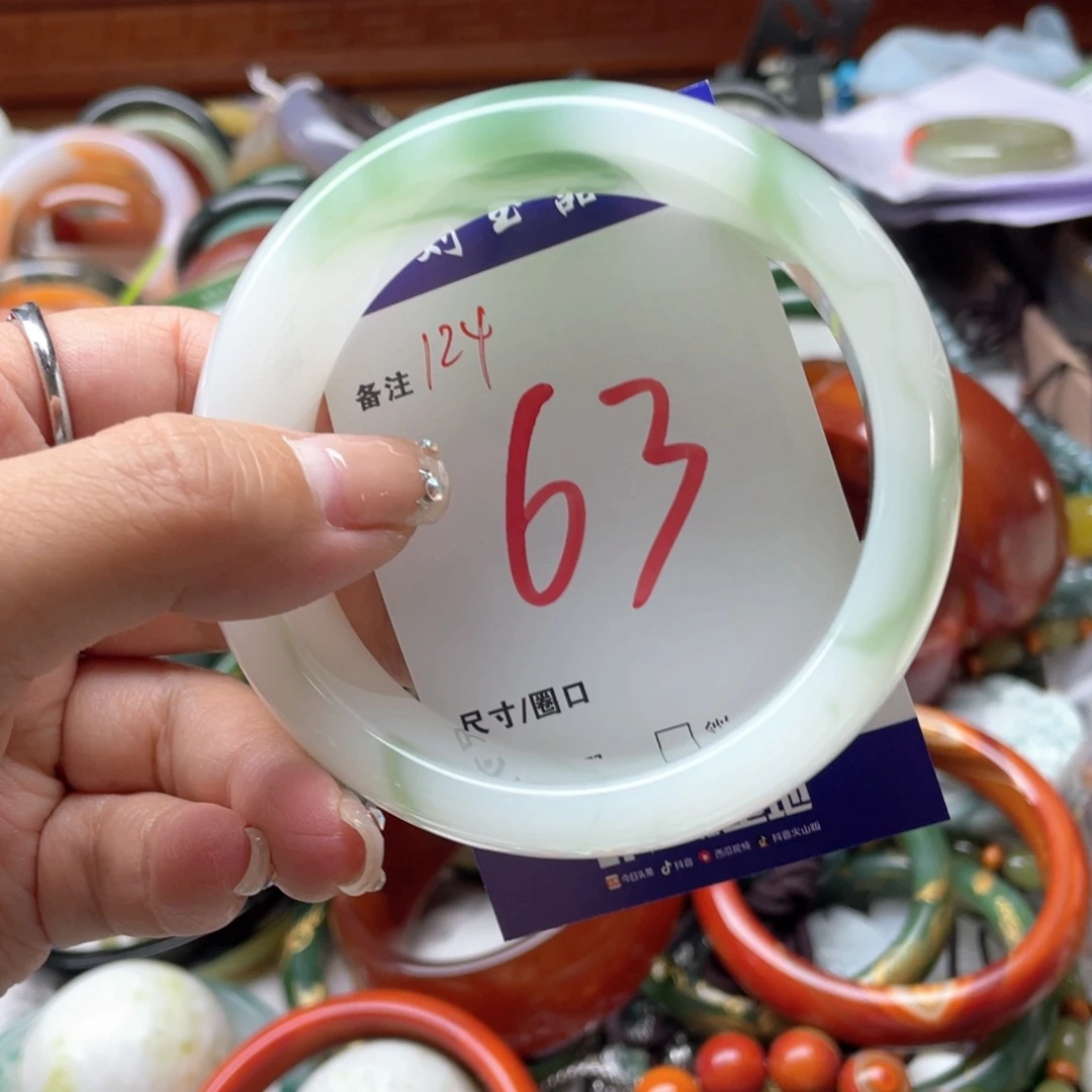 石英岩玉未镶嵌手镯