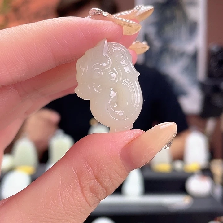 颈饰未镶嵌和田玉