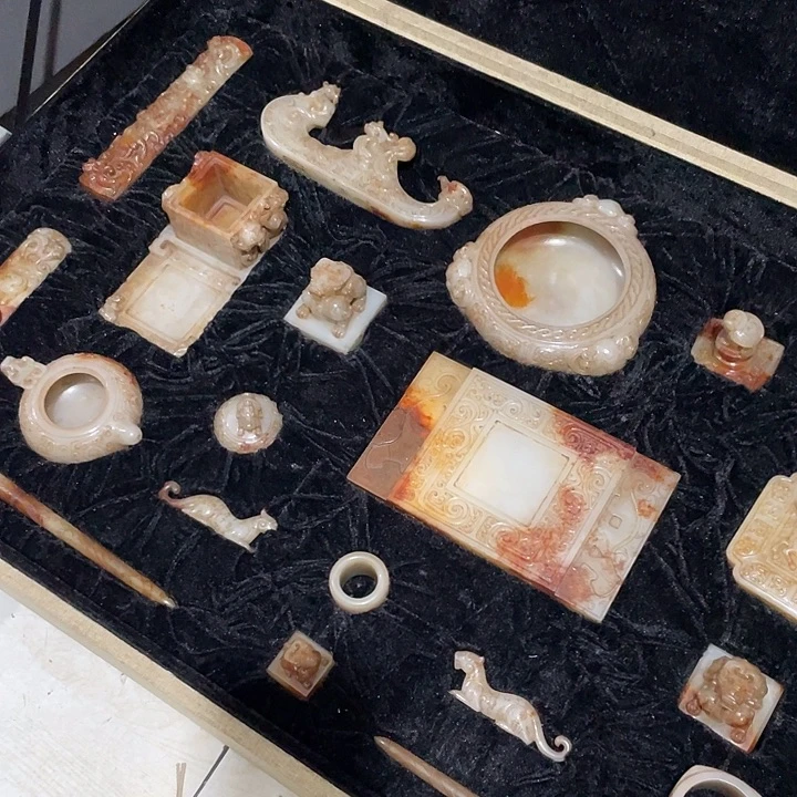 牛***和田玉未镶嵌挂件