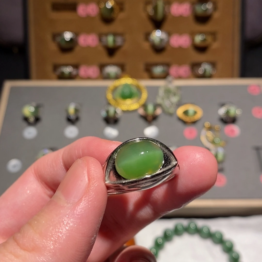 ****神和田玉未镶嵌戒指