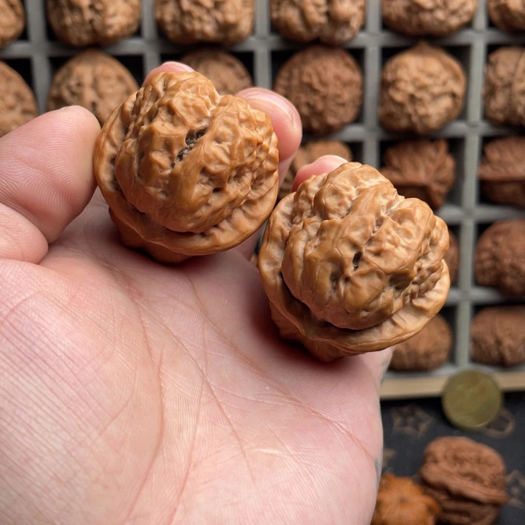 把件核桃40左右无修微黄尖蛤蟆头