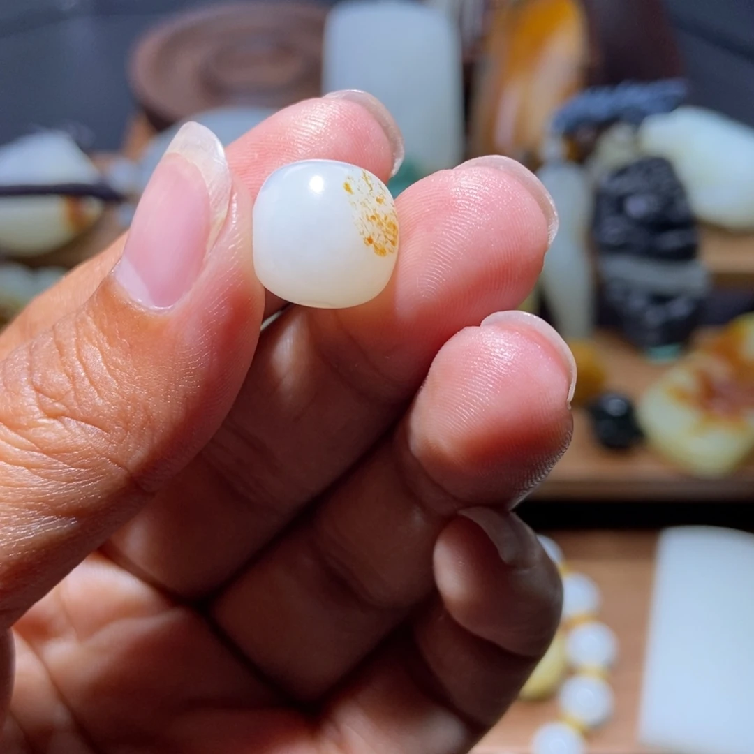 一***一和田玉未镶嵌颈饰