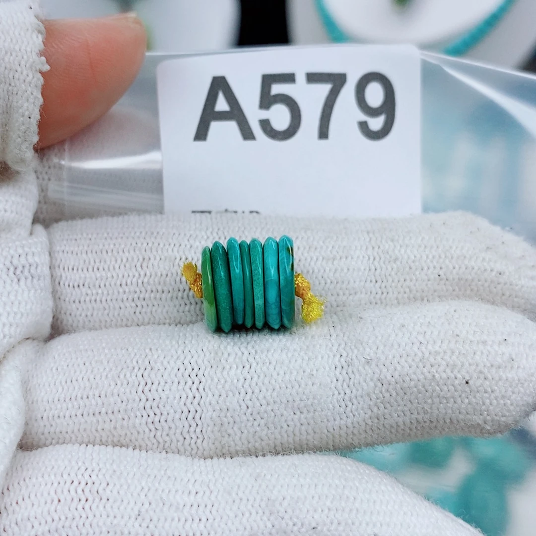 绿松石未镶嵌颈饰