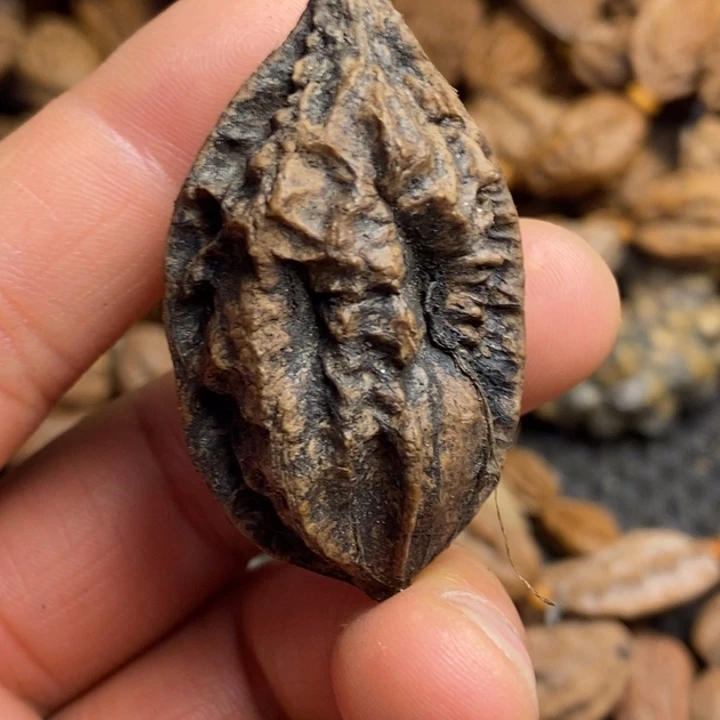 吊坠桃核鬼脸一个122