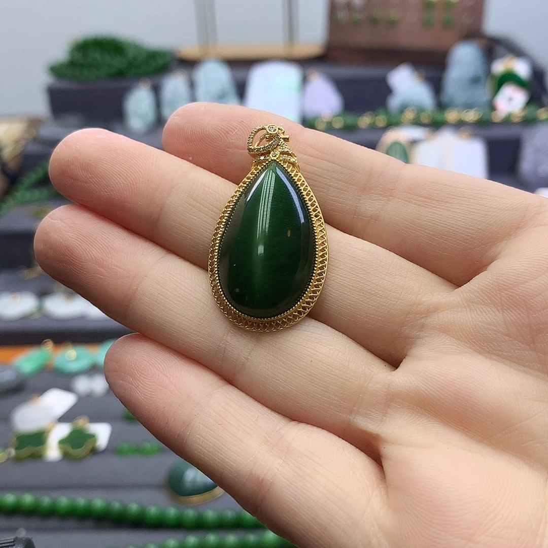 和田玉（碧玉）18K金镶嵌颈饰