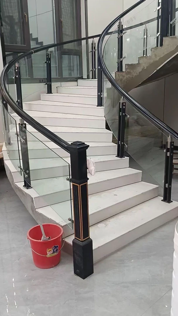 2025爆款玻璃扶手定制家用弧形旋转玻璃楼梯适用于公用大型场所