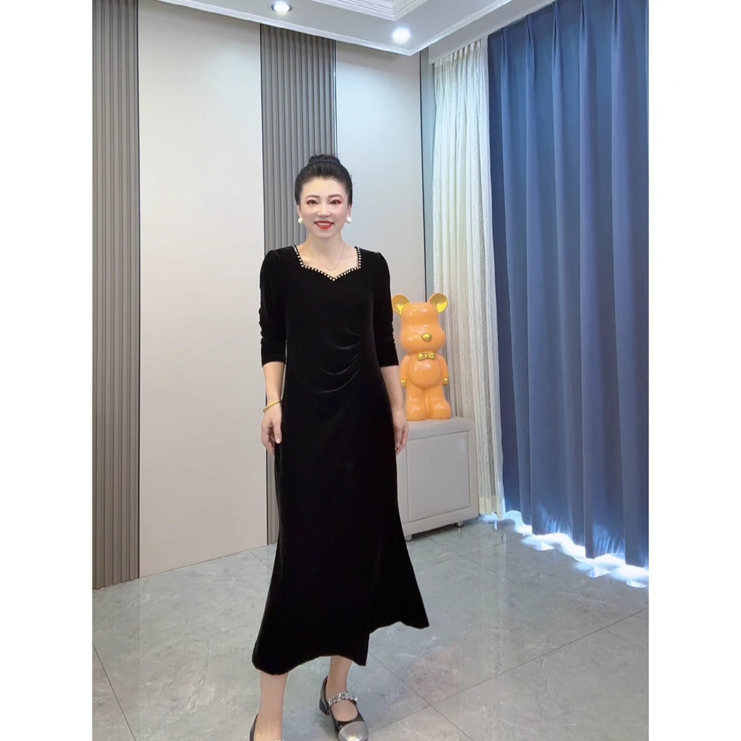 大码女装高端轻奢黑色丝绒连衣裙秋冬季新款收腰显瘦礼服长裙子