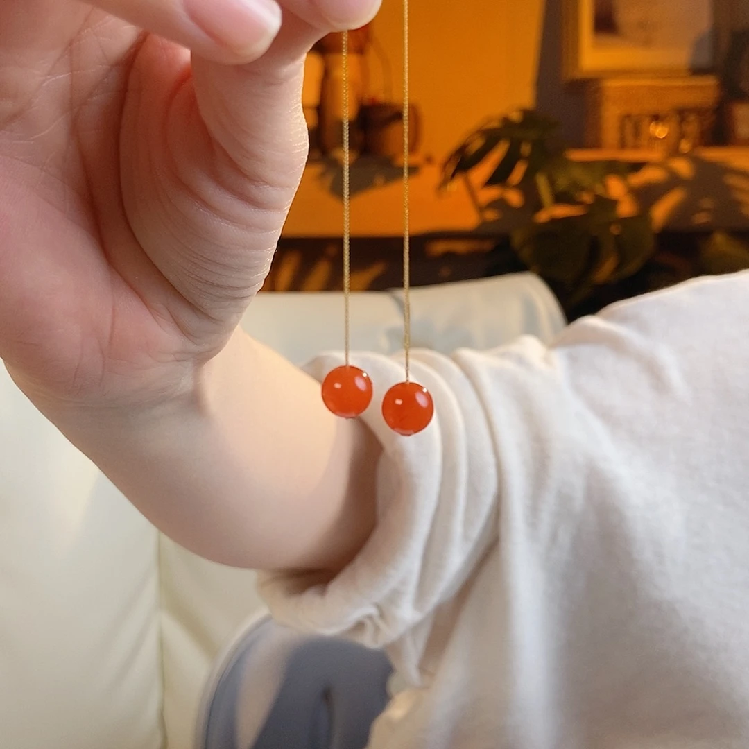 18K金镶嵌南红玛瑙耳饰