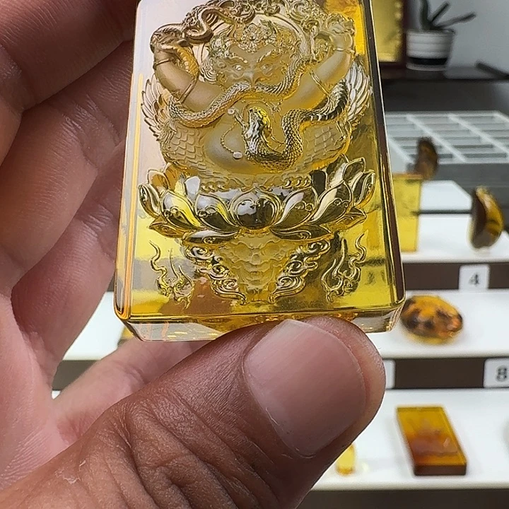 琥珀未镶嵌颈饰迦楼罗