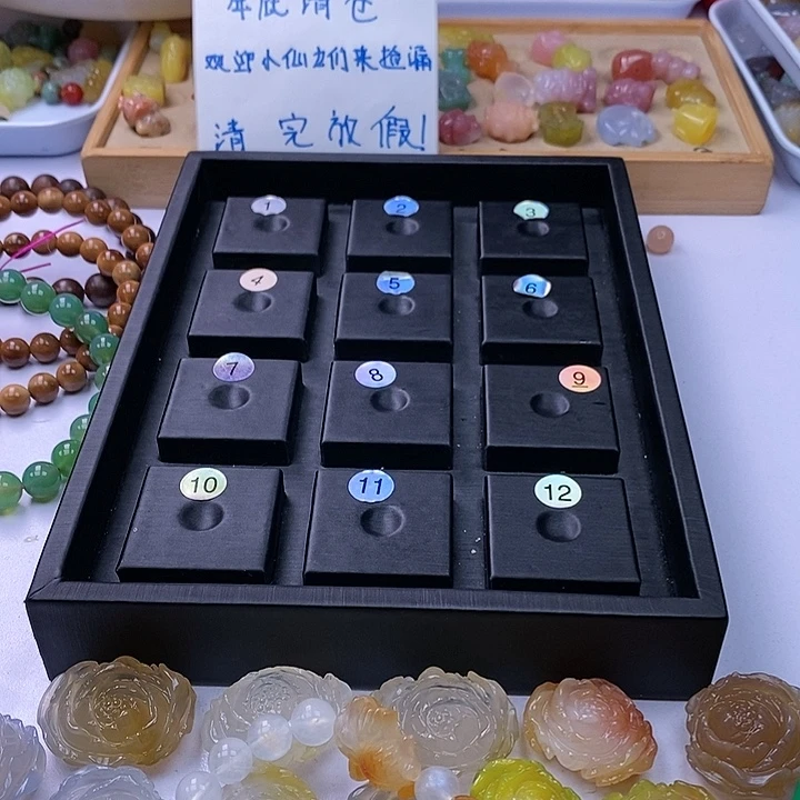玛瑙/玉髓雕刻件未镶嵌老***人