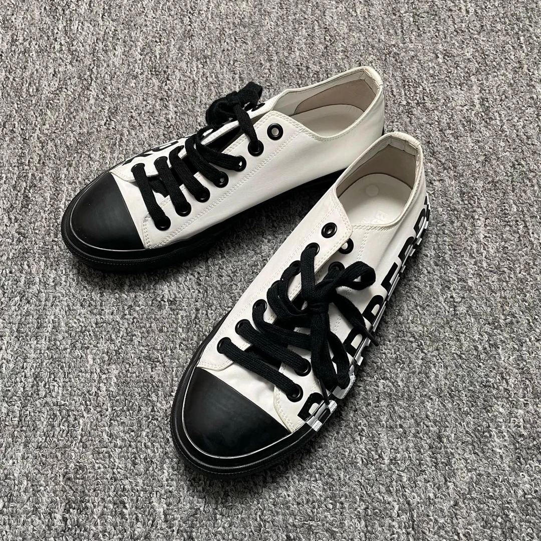 95新 BURBERRY/博柏利 40码/黑白字母板鞋//污渍/0166