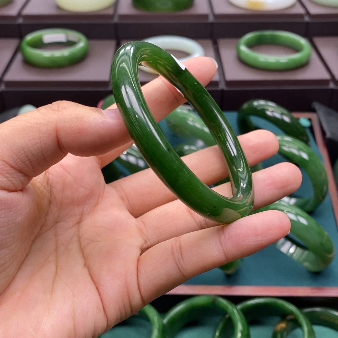 和田玉（碧玉）未镶嵌手镯