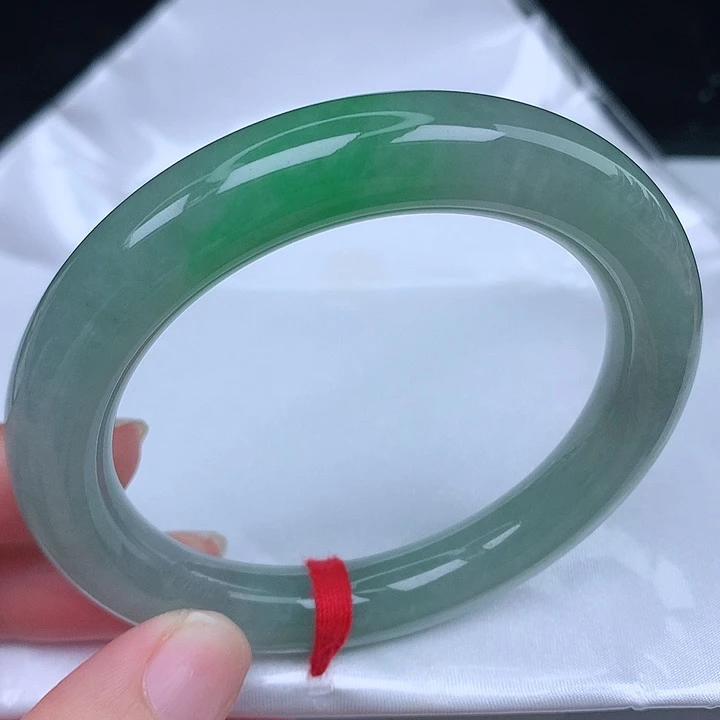 未镶嵌手镯（圆镯）翡翠天然