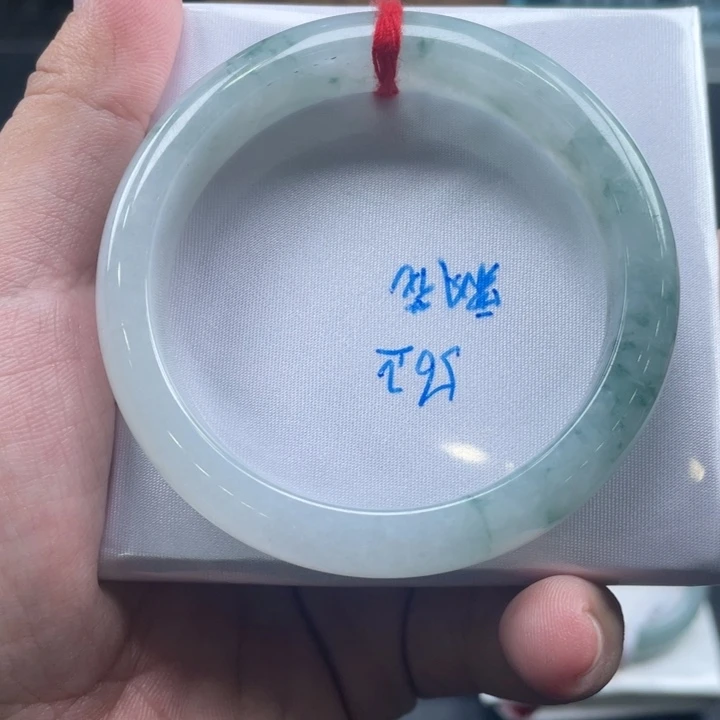 翡翠手镯未镶嵌飘花56圈