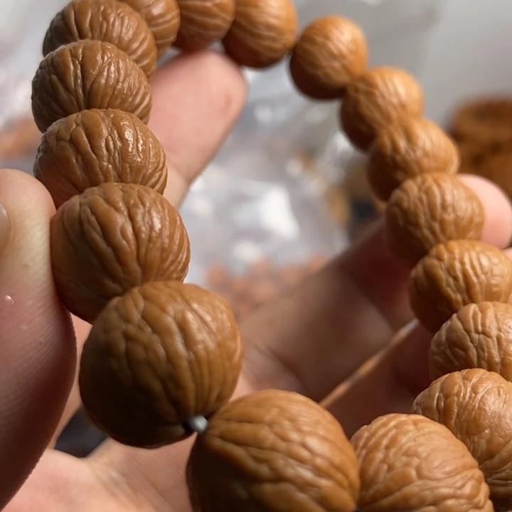 猴头核桃吊坠在一起不累
