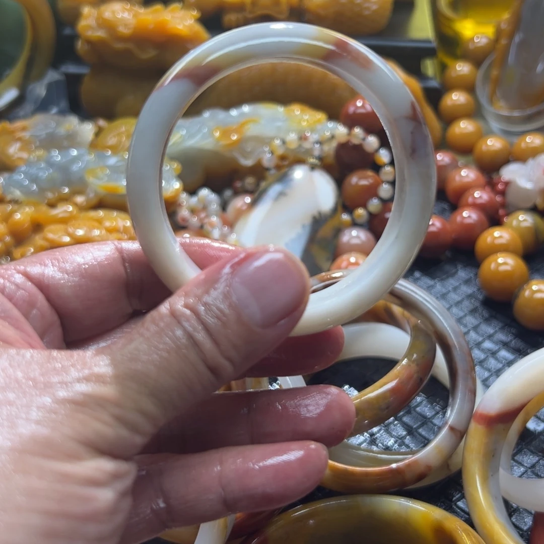 石英质玉未镶嵌颈饰