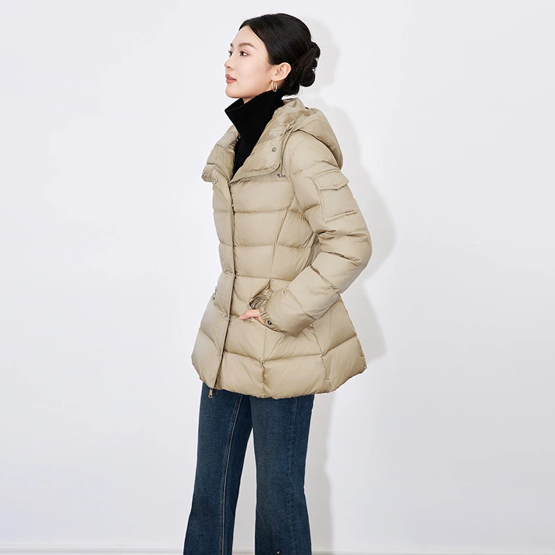 白鸭绒修身显瘦长袖连帽收腰短款羽绒服夹克女，运费险。