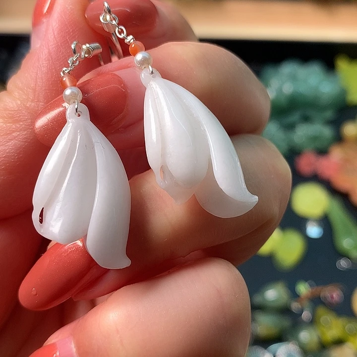 蛇纹石玉未镶嵌耳饰