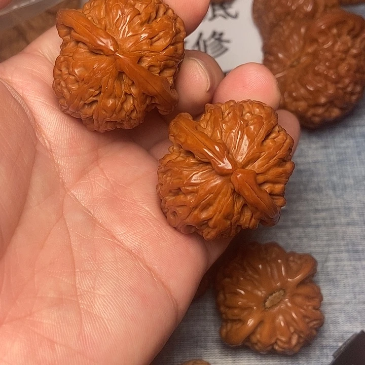 文玩核桃吊坠白38