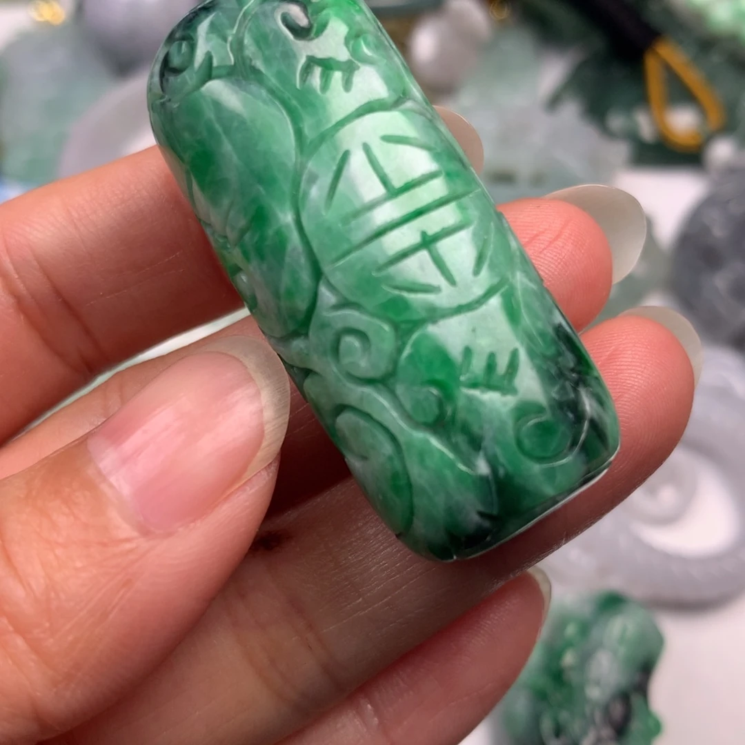 翡翠未镶嵌颈饰翡翠