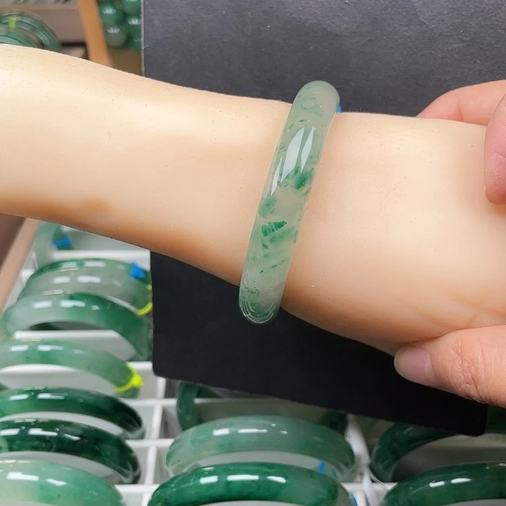 未镶嵌手镯石英质玉