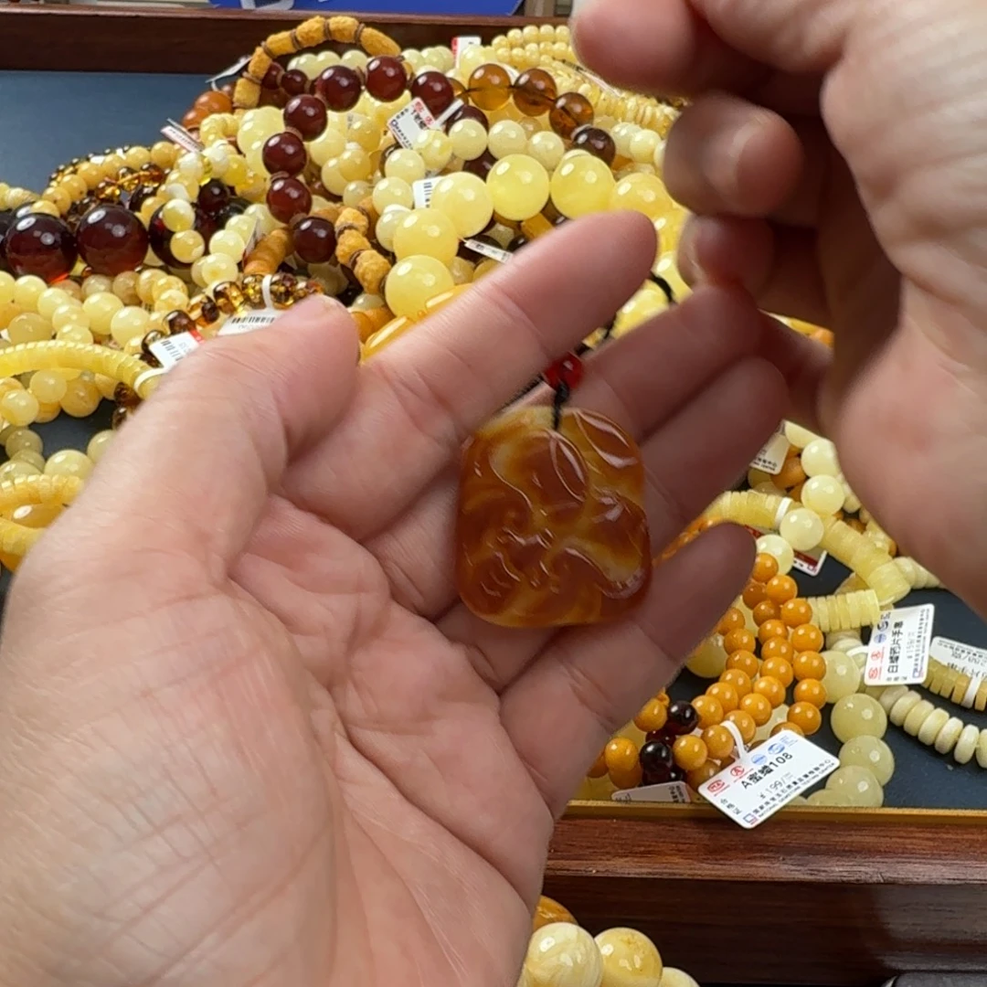 琥珀未镶嵌珠宝奇石