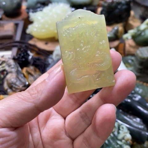 蛇纹石玉手把或挂件未镶嵌买*欢