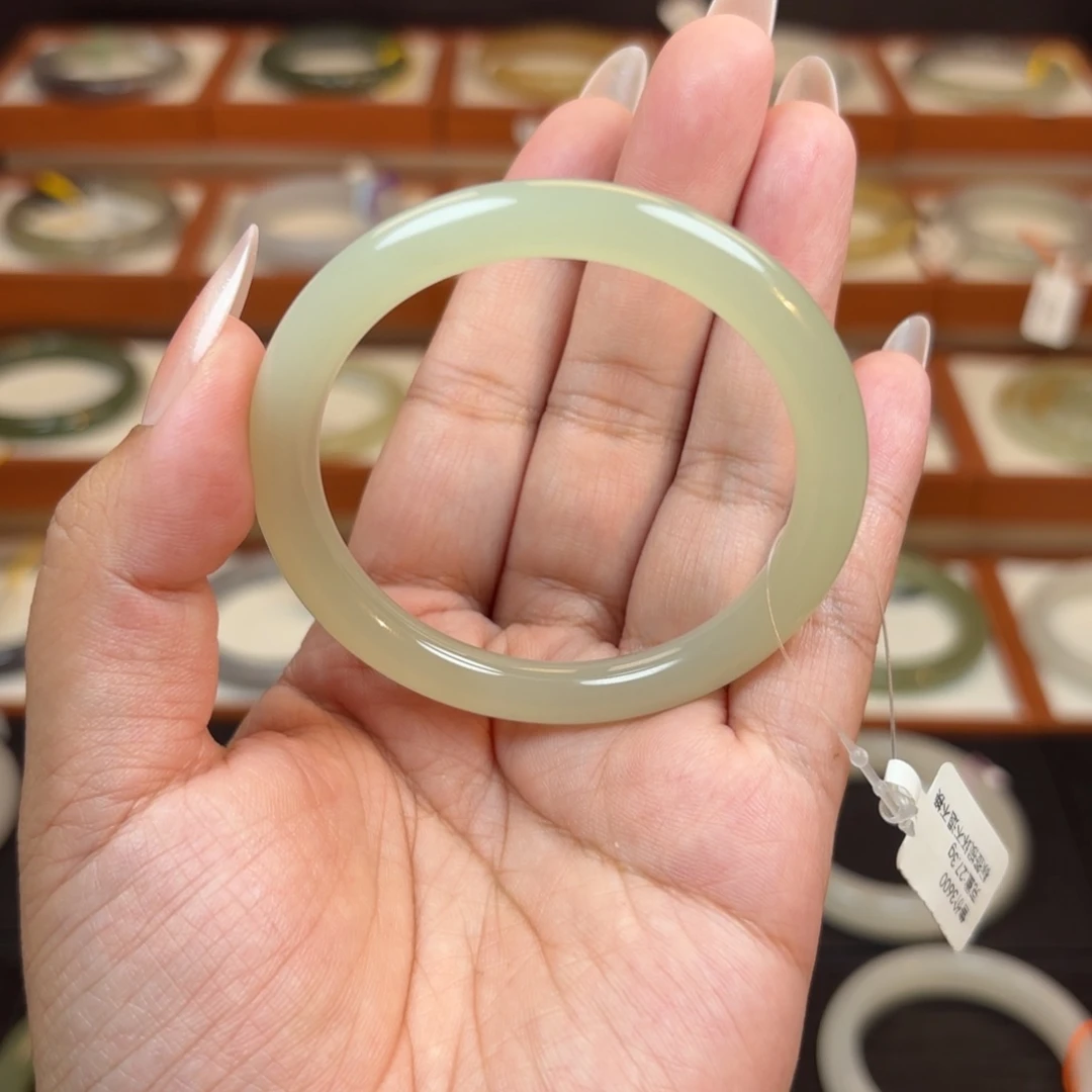 爱***子和田玉手镯未镶嵌