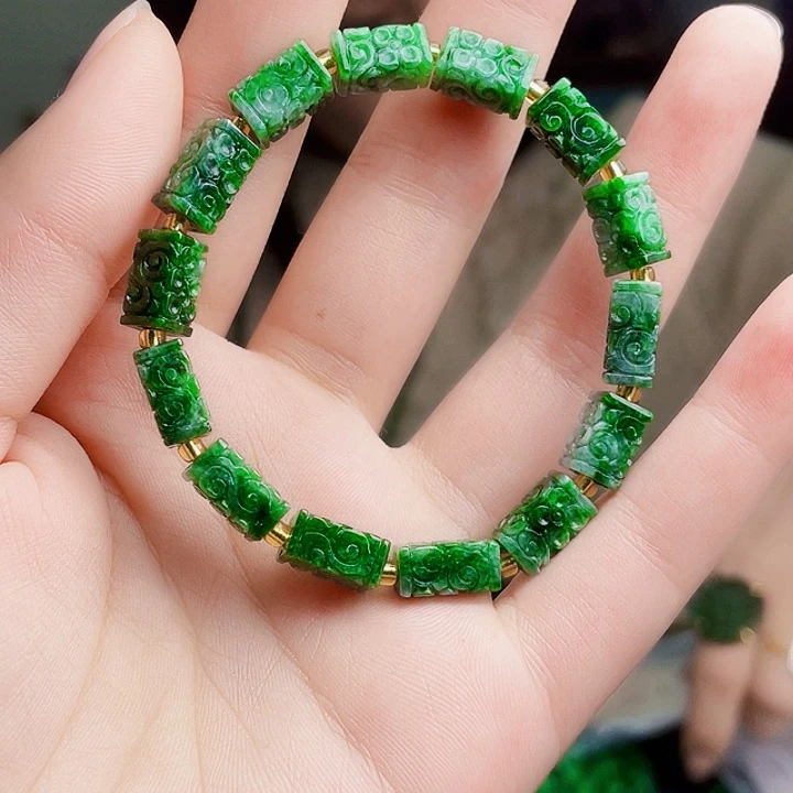 翡翠未镶嵌颈饰多样性