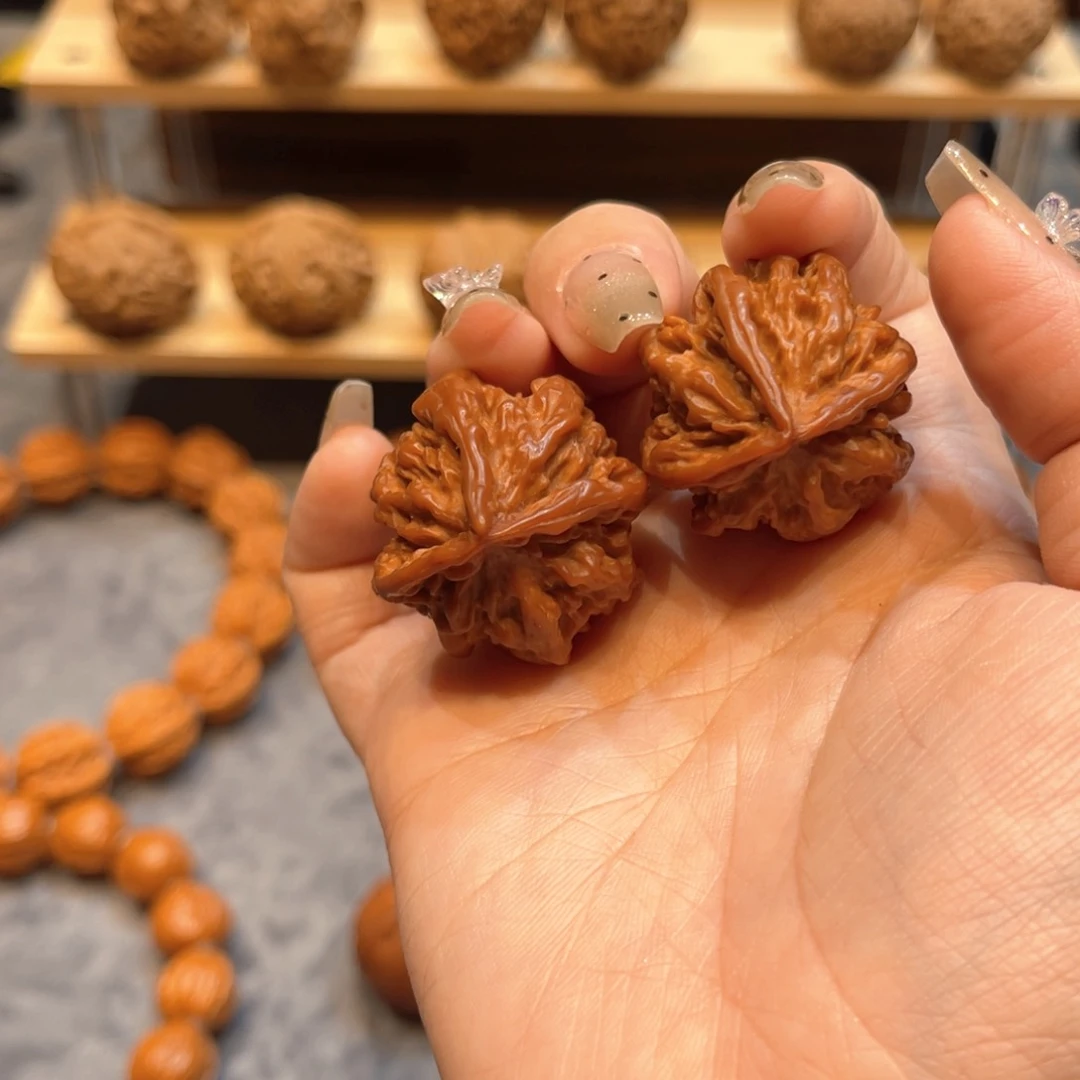 文玩核桃把件粗筋丁三棱