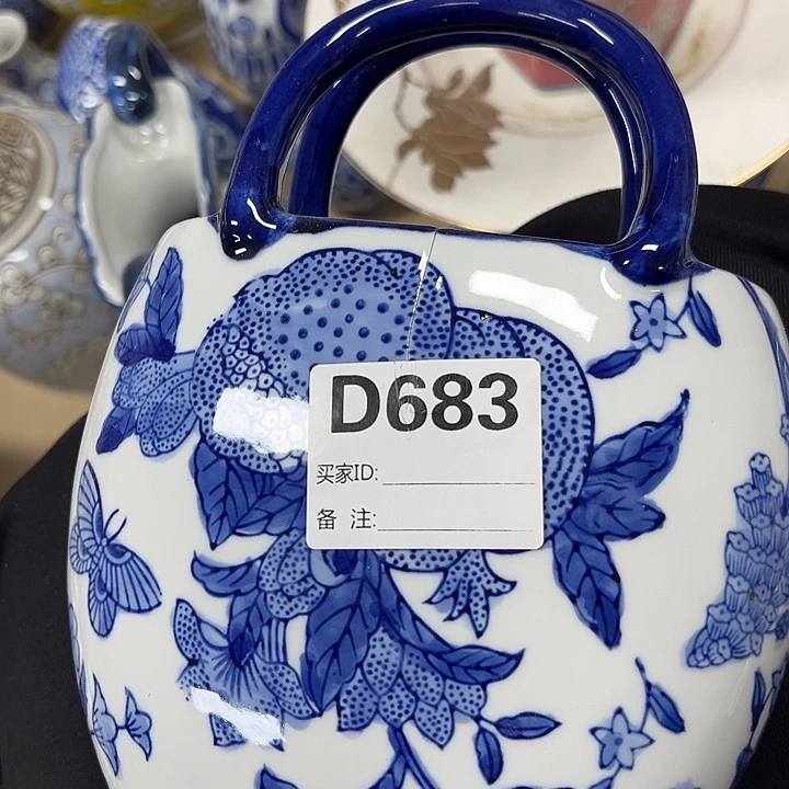 ****语瓷片微瑕陶瓶。。。。。。。。。。。。。。。