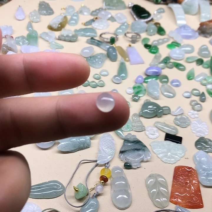 翡翠未镶嵌颈饰链接