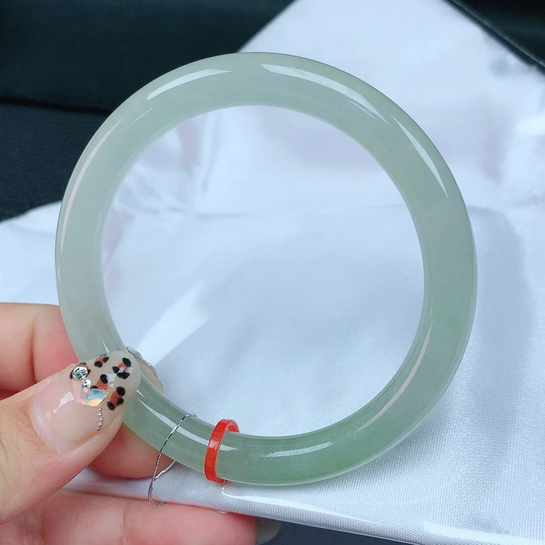 翡翠手镯未镶嵌55圈