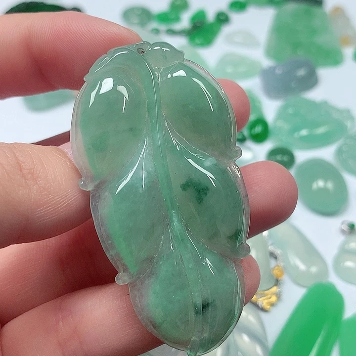 翡翠未镶嵌颈饰金枝玉叶