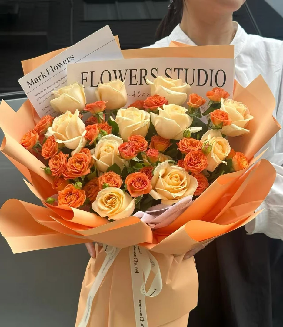 套餐【香槟玫瑰10+橙色芭比10+配草】