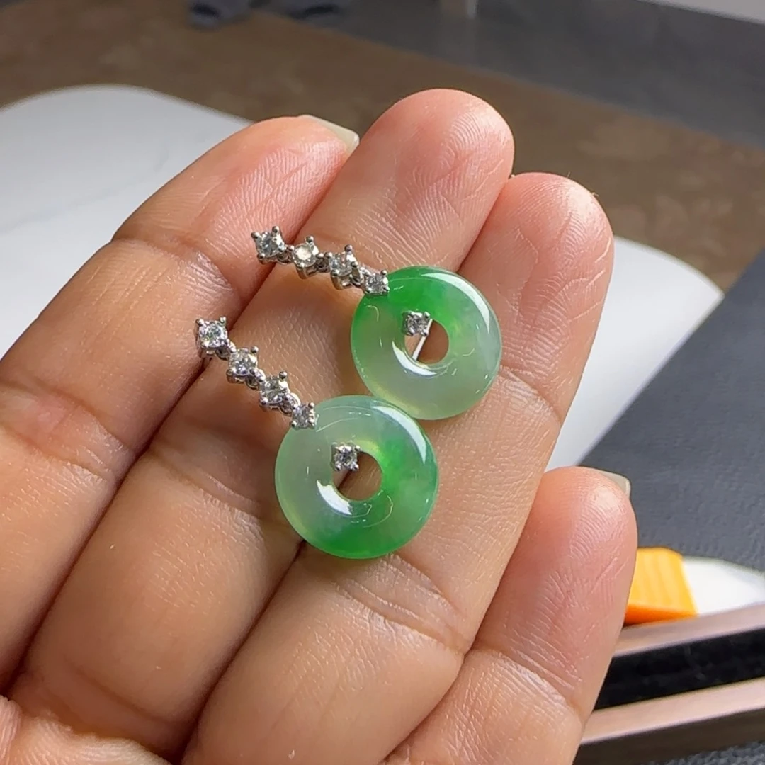 颈饰18K金镶嵌翡翠甜甜圈