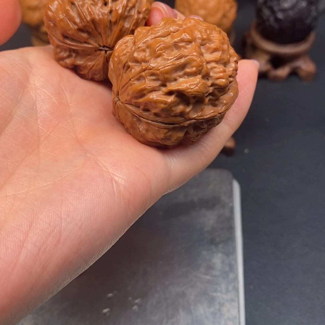 文玩核桃吊坠珊瑚绣球