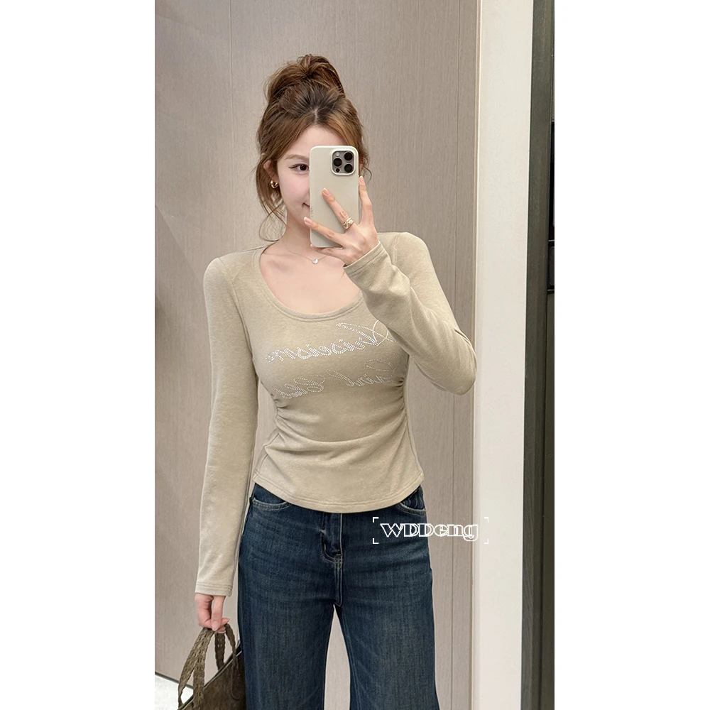 王等等【C位内搭】2025秋冬原创设计感烫钻印花针织上衣U225D18804