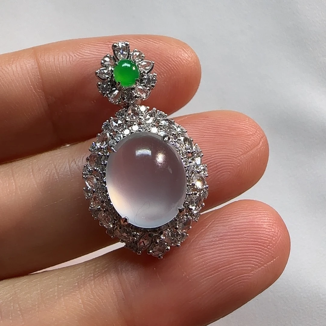 翡翠18K金镶嵌颈饰蛋面吊坠