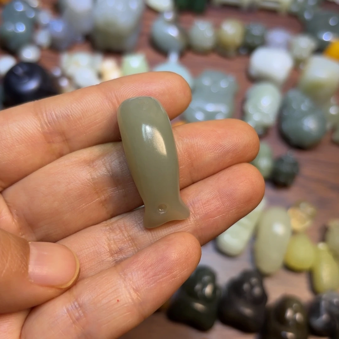 用***4和田玉未镶嵌珠宝半成品