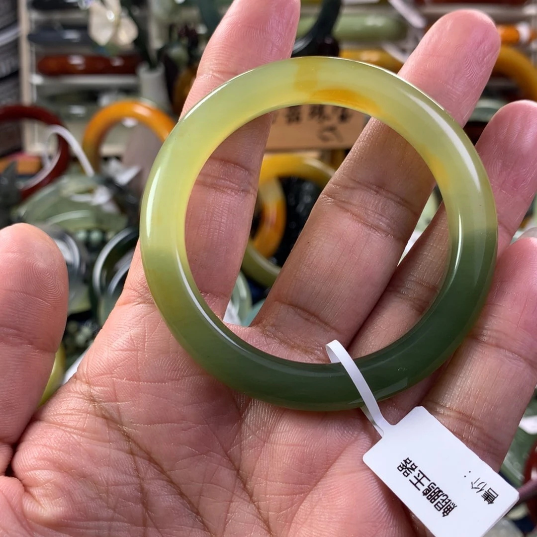 蛇纹石玉手镯未镶嵌