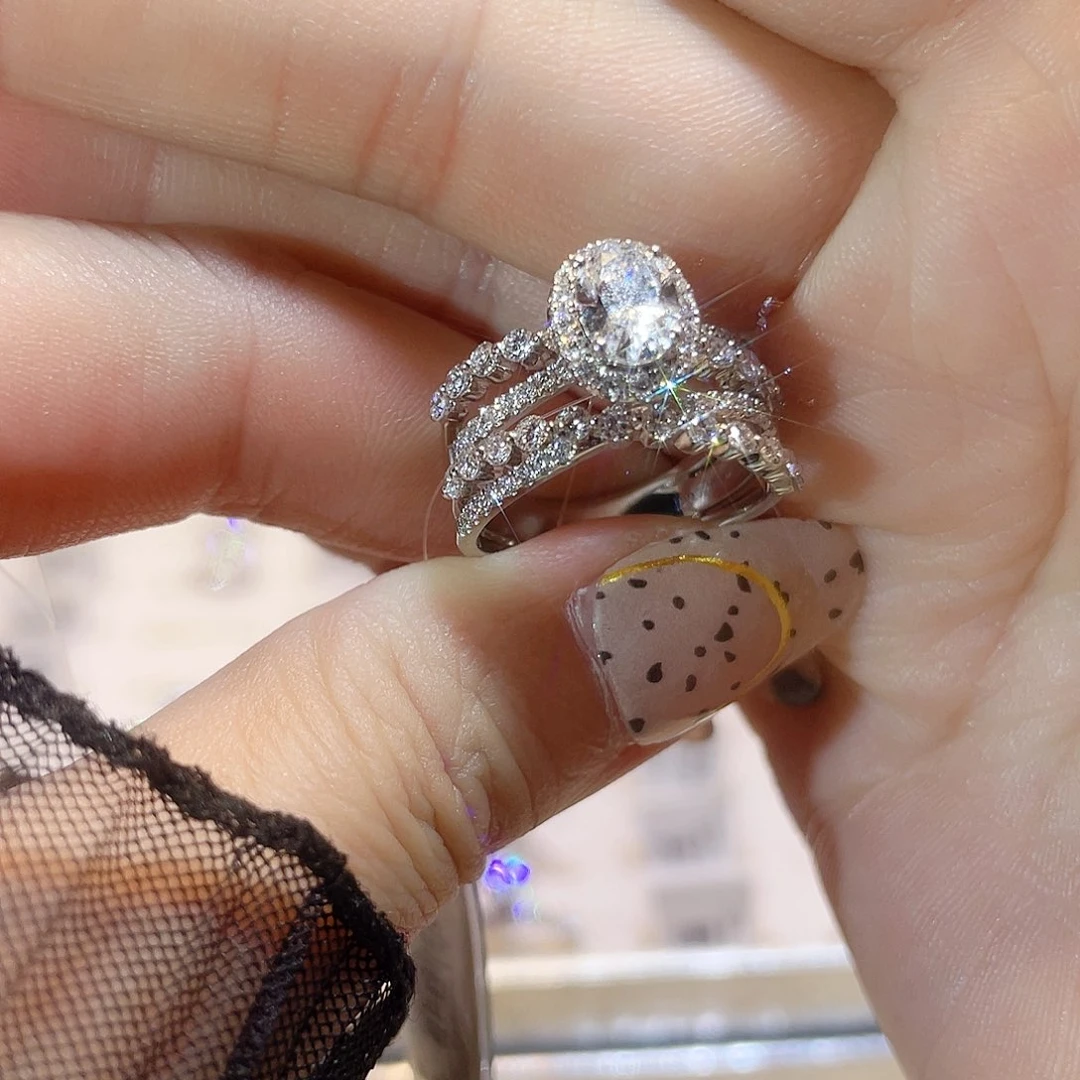 实验室培育钻石18K金镶嵌0.74D-E/vS，14