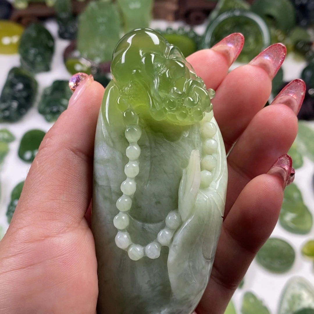 蛇纹石玉未镶嵌颈饰
