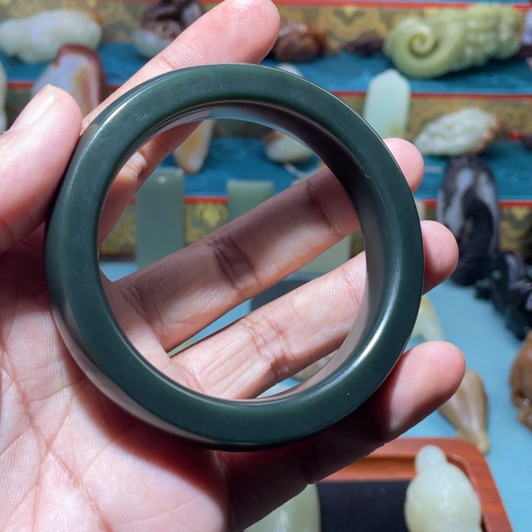 和田玉未镶嵌把件