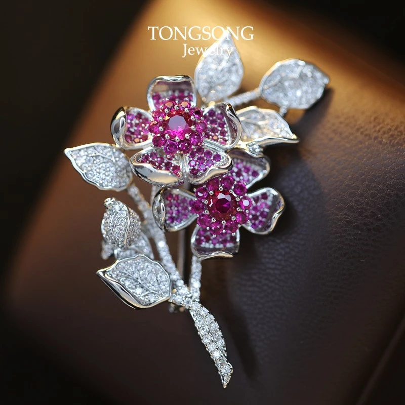 铜合金合成锆石胸针 娇艳玫茶嫣红山茶花胸针花朵女配饰胸花