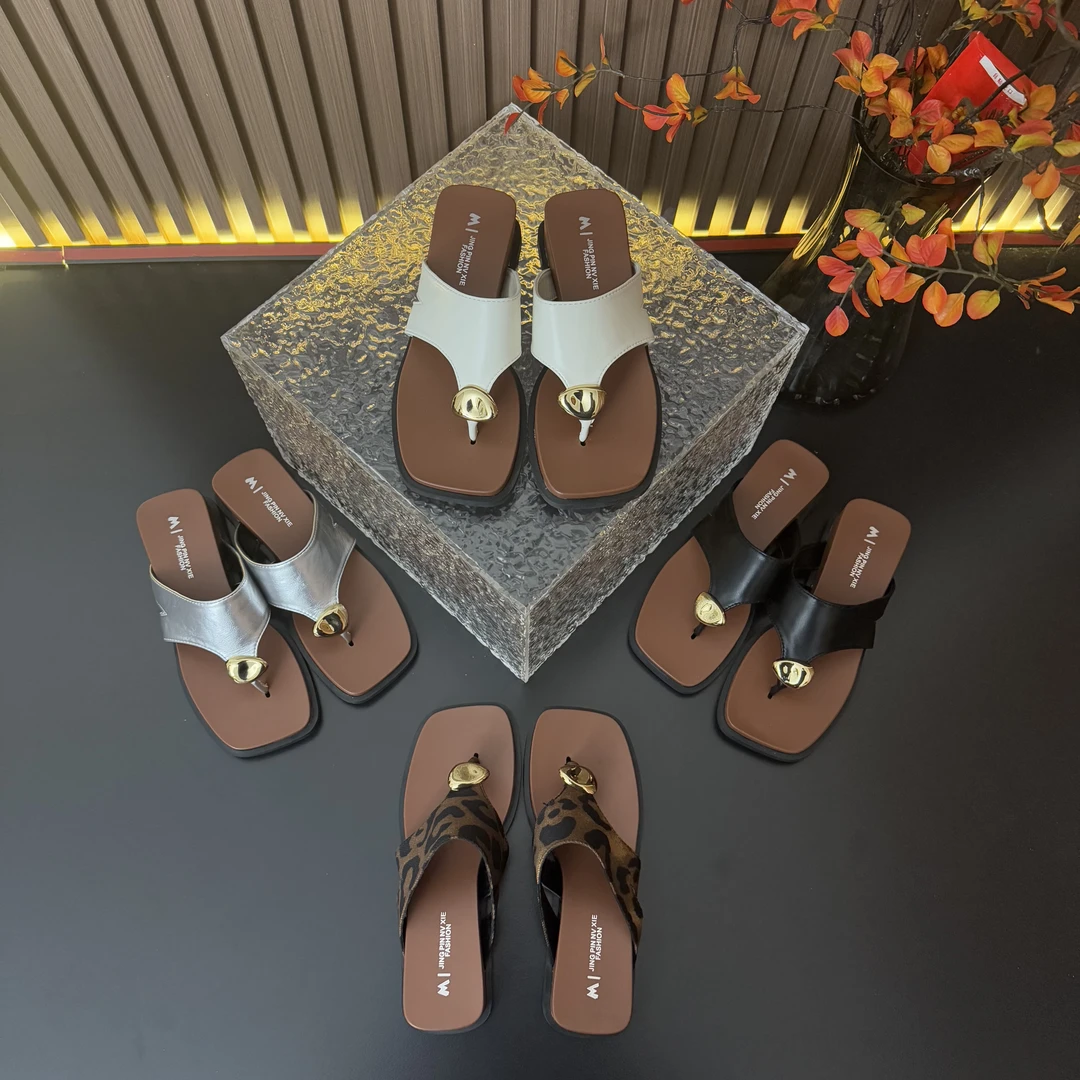 2025夏季小众时尚简约百搭舒适女款外穿透气厚底休闲复古坡跟拖鞋