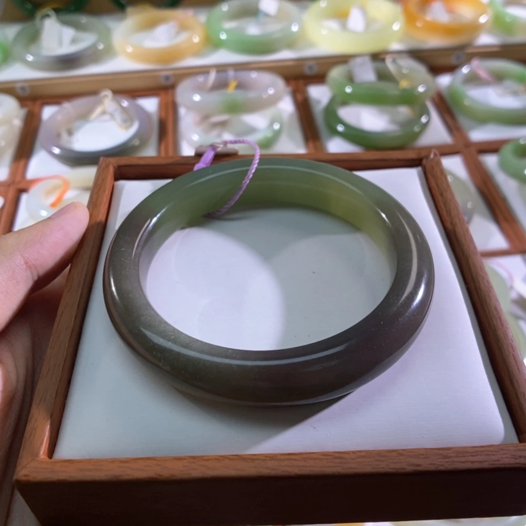 【闪购商品】未镶嵌手镯和田玉